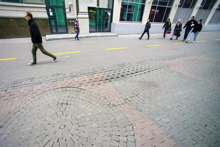 Пешеходная зона в Театральном переулке. Екатеринбург 