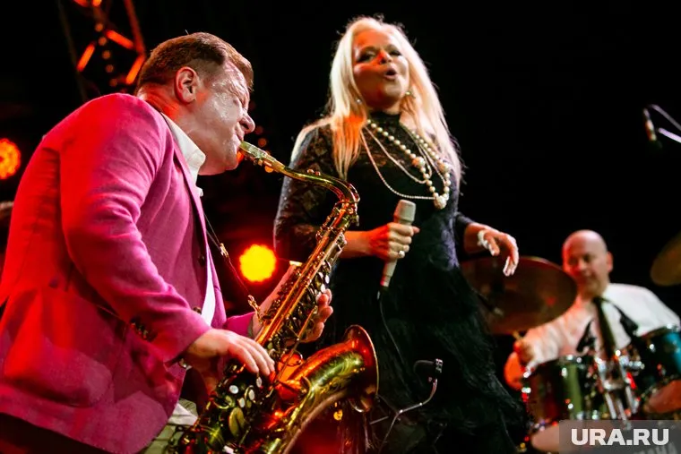 18 февраля в прямом эфире состоится концерт популярного джазового коллектива «Seven Eight Band»