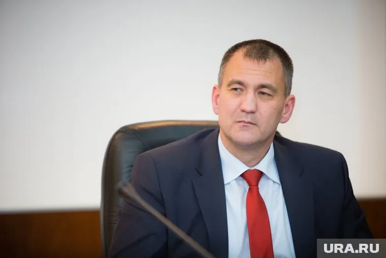 Глава Сургутского района Андрей Трубецкой появился на сельской спартакиаде в брендовой футболке итальянских дизайнеров