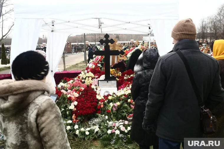 До этого на могиле Юлии Началовой был установлен деревянный крест