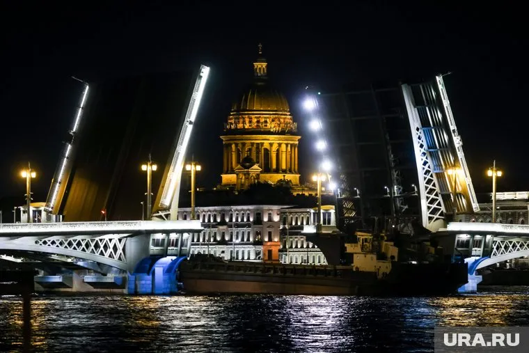 В Петербурге трамвай сбил трех пешеходов из-за отказавших тормозов