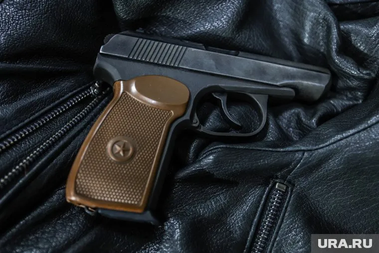 В 2009 году чиновник управления Минфина по ХМАО лично готовил покушение на зампрокурора, для этого он приобрел пистолет