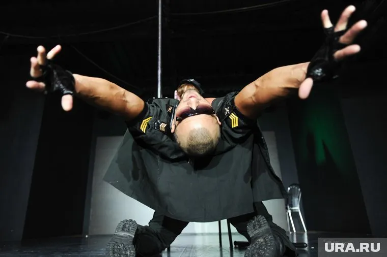 Жители ХМАО массово заказывают мужской стриптиз на 8 марта