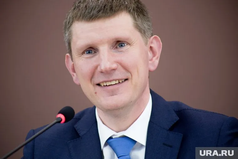 Губернатор Решетников готовится к прямому эфиру в Instagram