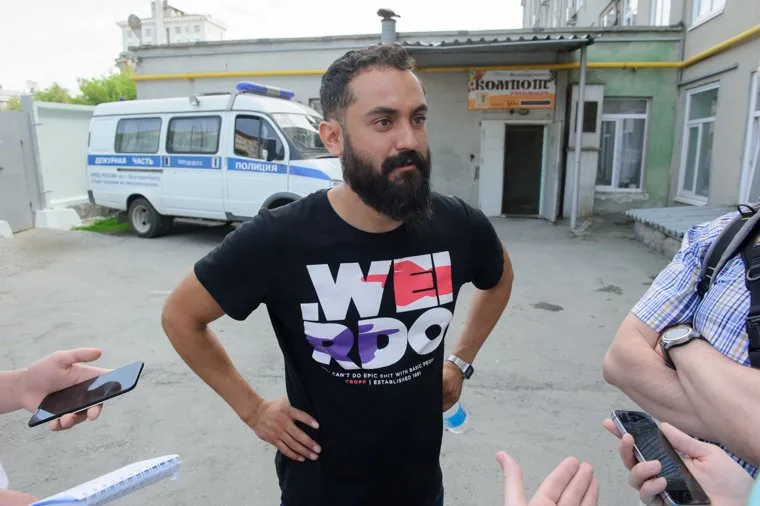 "Картонный" Хавьер после ночи в екатеринбургской полиции. Екатеринбург