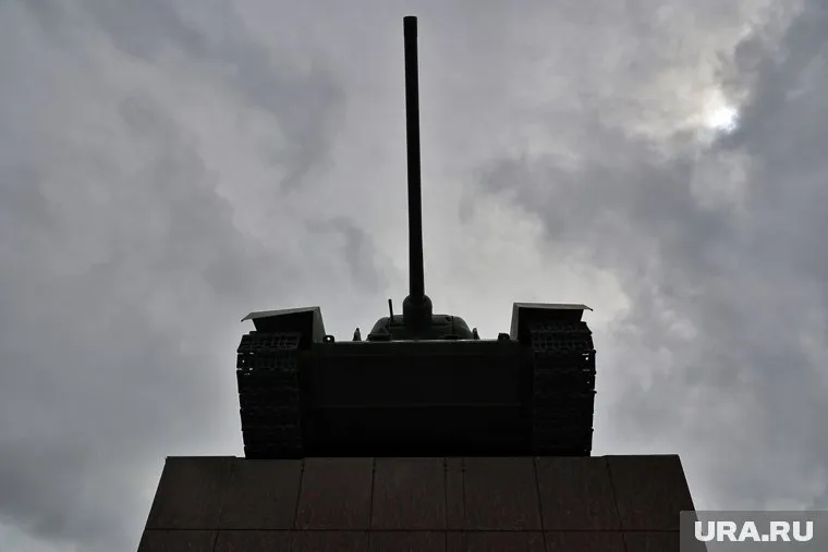 Командир экипажа «Бес» и механик-водитель «Ухо» приняли участие в Параде Победы