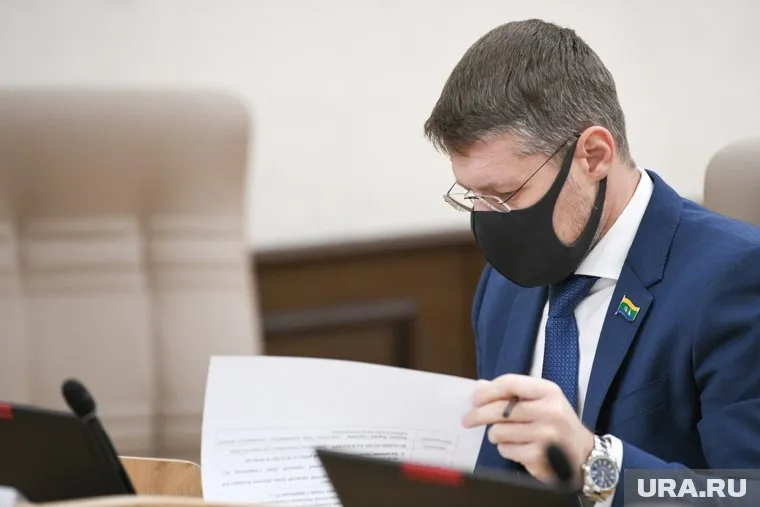 Дмитрий Николаев всегда поправляет журналистов: в декларациях не его личные деньги, а предприятия