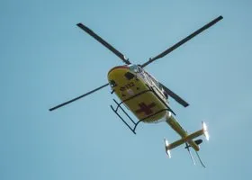 Пострадавших в свердловской шахте госпитализируют на вертолете в Екатеринбург
