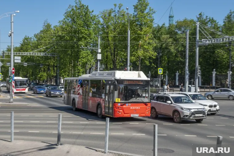 Пермяки жалуются мэру на духоту в автобусах