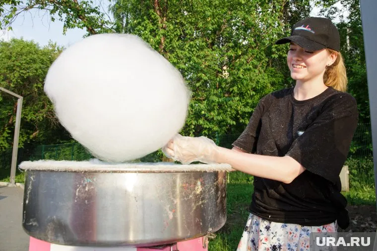 Детям подарят сладкую вату или сделают аквагрим