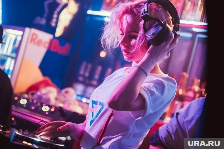 Экс-солистка «Ленинграда» приедет на частный корпоратив