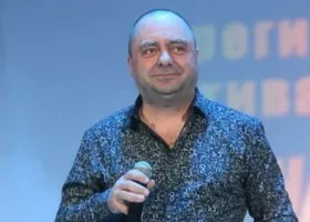 Тюменец вдохновился детскими воспоминаниями и написал песню об улицах Кургана