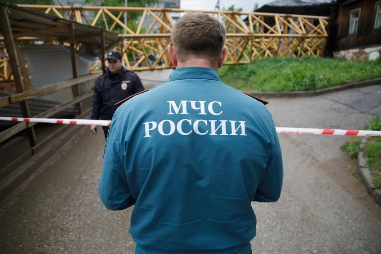 Падение строительного крана на улице Решетникова 17. Пермь