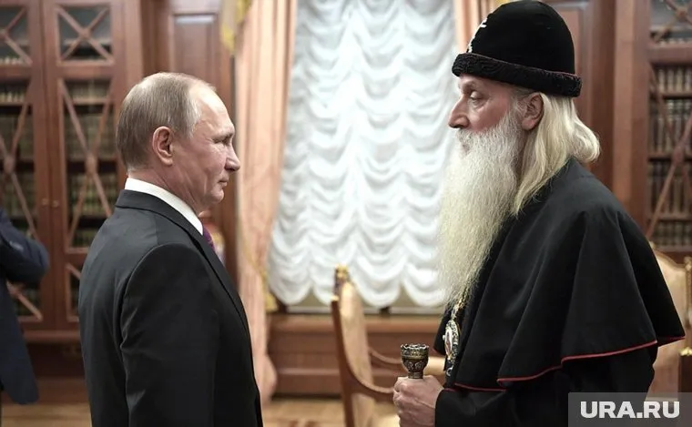 Президент России Владимир Путин и глава старообрядческой церкви митрополит Корнилий