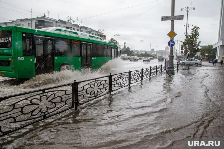 Утром 6 августа екатеринбуржцам было непросто добраться до работы
