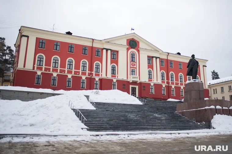 В Новоуральске есть мнение, что за передачей ритуальных услуг в частные руки стоят чиновники «красного дома»