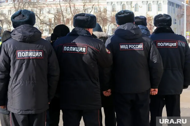 Полицейские на катерах патрулируют Орск, чтобы пресечь попытки мародерства