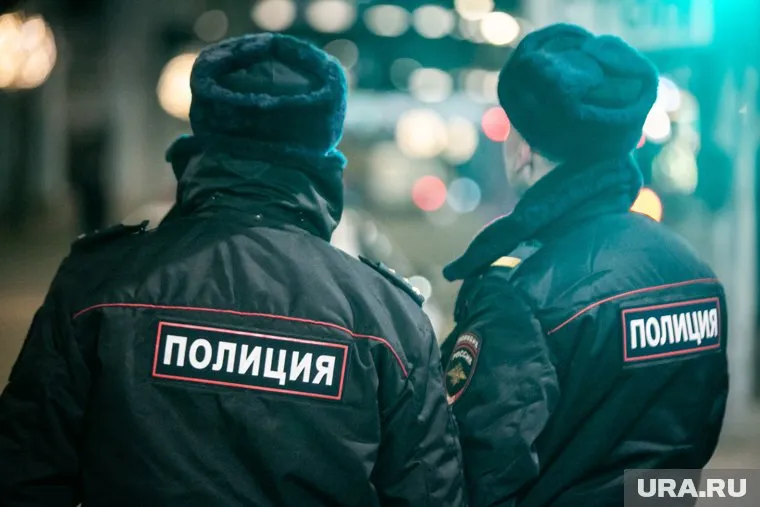 Активист не убирал плакат даже после объяснительной беседы с полицейским