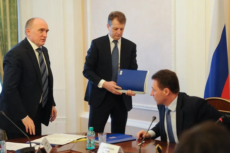 Полпред по УрФО Игорь Холманских, губернаторы Южного Урала и Курганской области и другие партийные лидеры на заседании межрегионального координационного совета «Единой России». Челябинск