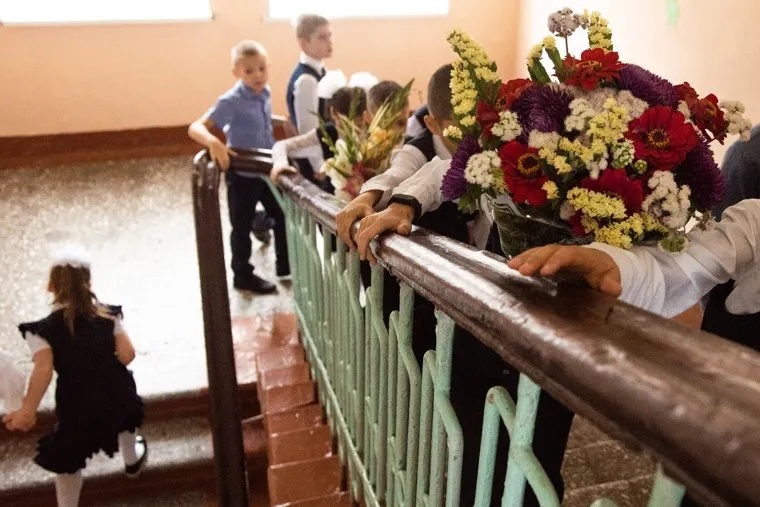 Торжественная линейка в школе № 106. Екатеринбург