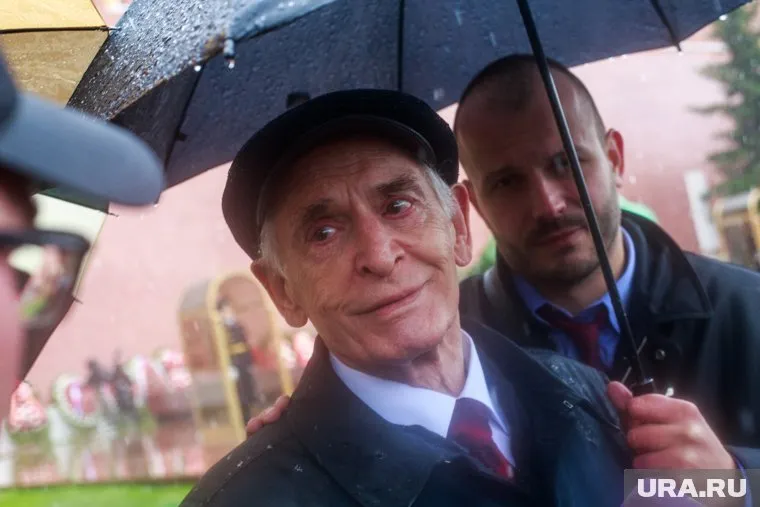 Василия Ланового госпитализировали