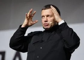 Соловьев требует посадить посла, назвавшего русских свиньями
