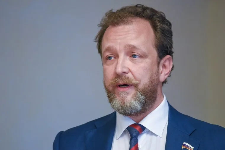 Регистрация представителей четырех партий — КПРФ, ЛДПР, «Справедливая Россия» и «Новые люди» — в качестве кандидатов на выборы губернатора области. Екатеринбург