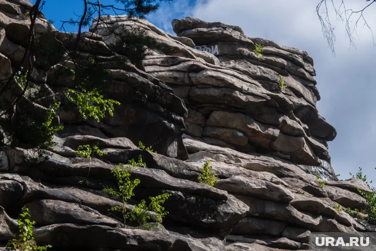Пара сорвалась со скалы во время пешего похода в Аланье
