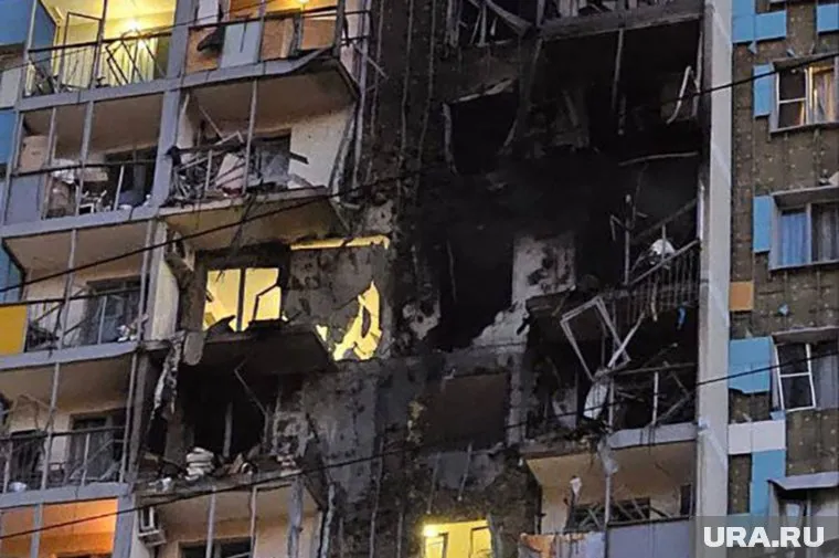 Люди, которые живут не выше шестого этажа пострадавшего дома в Раменском, могут сегодня вернуться в квартиры за вещами, заявил Владимир Векленко