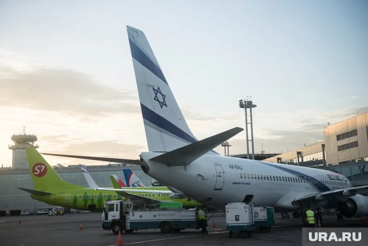 Посольство РФ рекомендует россиянам покидать Израиль регулярными рейсами