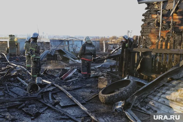 В СНТ под Курганом горит около 50 дачных домов (архивное фото)