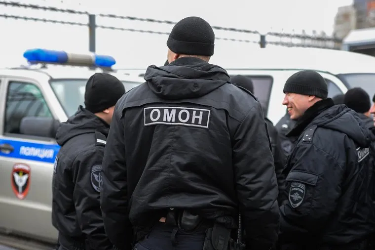 Алексей Навальный встретился с волонтерами своего штаба, выступил на митинге против Томинского ГОК и провел пресс-конференцию для журналистов. Челябинск, омон, силовики, полиция