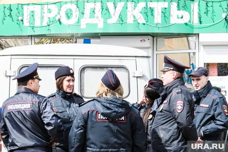 Для некоторых работа в полиции — это всегда кусок хлеба