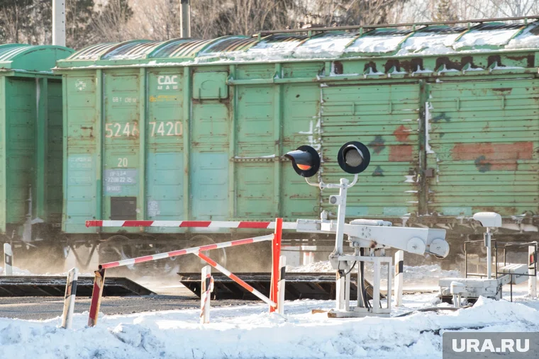 В происшествии пострадала локомотивная бригада и погиб водитель фуры