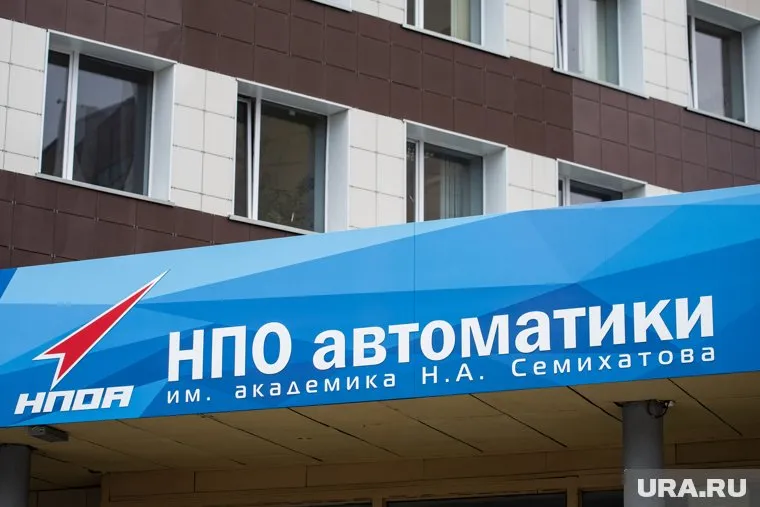 К НПО автоматики стянулись пожарные