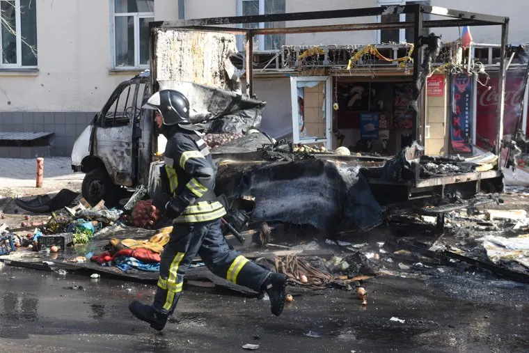 Последствия обстрела центра Донецка ракетой Точка-У/ выпущенной ВС Украины. Донецк, ДНР