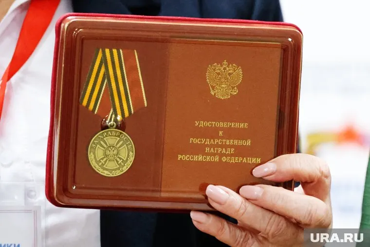 Медали были вручены Вячеславу Юрьевичу Обласову и Кузьминых Александру Геннадьевичу за активное участие и поддержку действий в СВО (архивное фото)