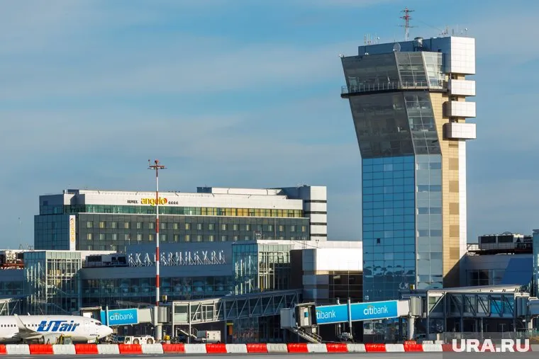 У курьера в Кольцово отняли почти 33 млн рублей