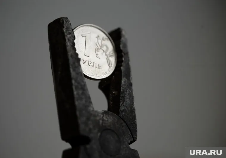 Рубль ждет падение к концу 2021 года
