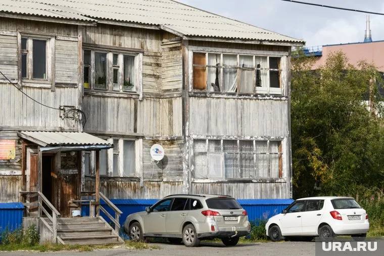 Старые деревянные постройки в Салехарде ждут своей очереди на снос 