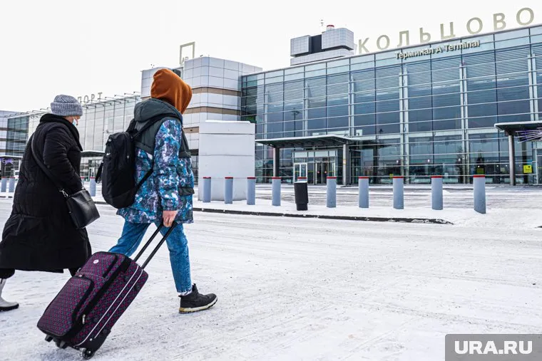 Детям пришлось сидеть в аэропорту восемь часов