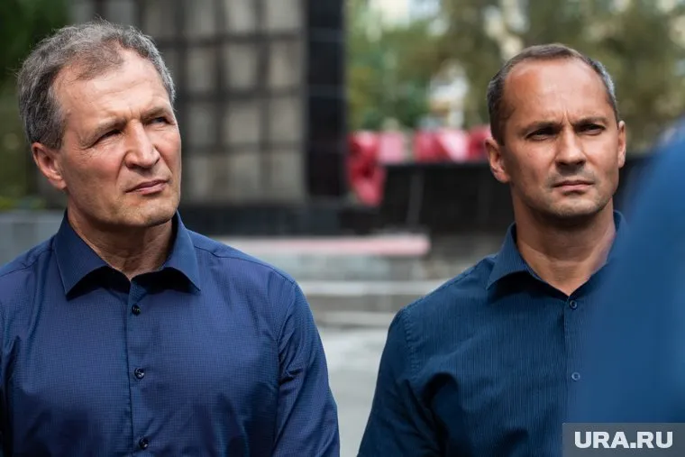 Роман Кравченко (справа) на встрече в школе 19 мая дал понять, что ориентирован на властную вертикаль