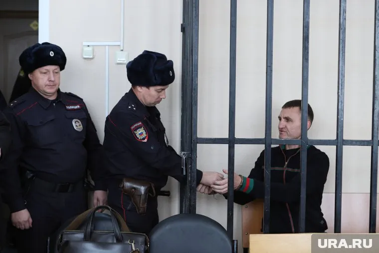 Роман Ванюков дает показания следователям