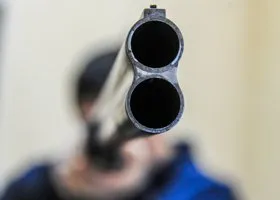 Стрелявшего в семью с инвалидом в Екатеринбурге отпустили из СИЗО