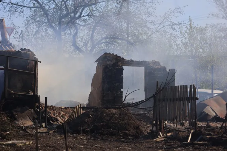 М. Чаусово. Последствия пожара. Курган