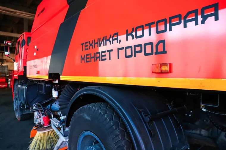 Визит Алексея Орлова в Верх-Исетское ДЭУ для контроля готовности уборочной техники к зимнему периоду. Екатеринбург