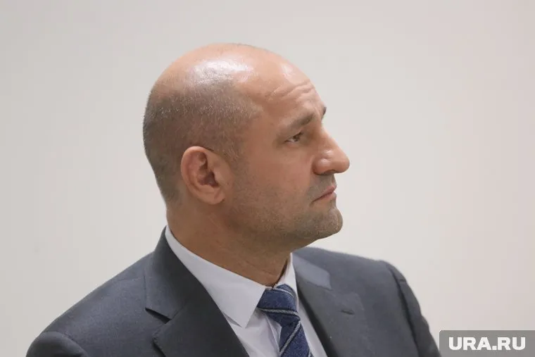 Говорят, Артем Жога читает даже обращения в «ВК»