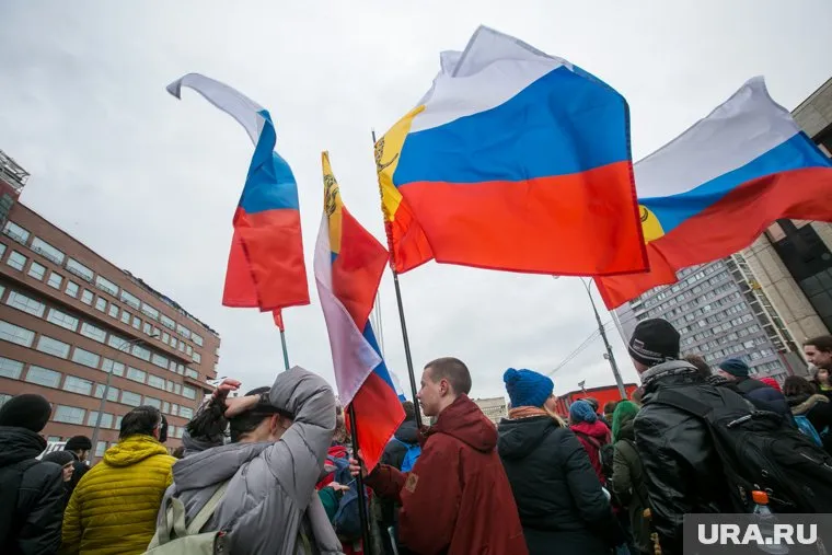 Латвийские власти намеренно создают условия для уничтожения национального самосознания русских латвийцев, считает шеф-редактор Sputnik