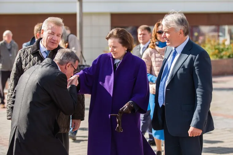 Мероприятия посвященные Дню работников нефтяной и газовой промышленности с подведением итогов конкурса «Черное золото Югры». Ханты-Мансийск, хохряков борис, завальный павел, комарова наталья