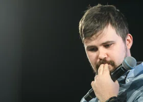 Автор хита «Еду в Магадан» закрыл бизнес в России